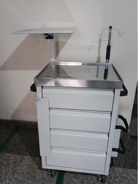 Carro de Emergência Tampo inox 4 Gav. R$ 1.690,00